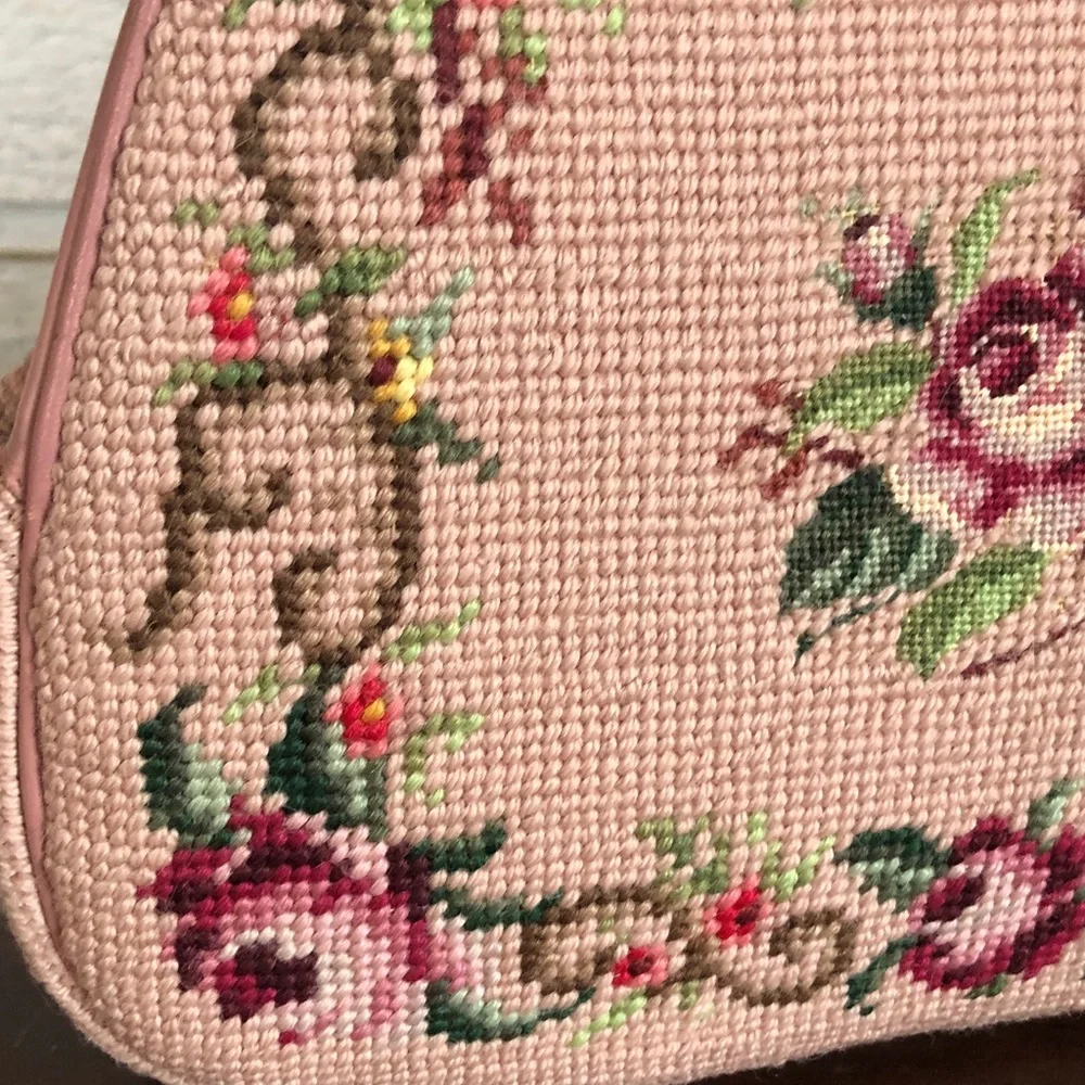 Spectacular 1950s dusty rose floral needlepoint handbag - Picture 5 of 11